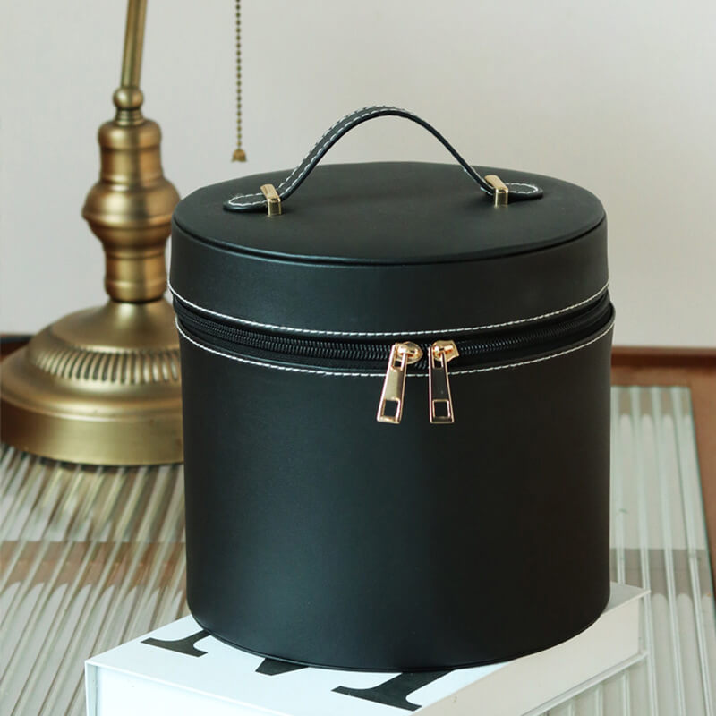 round boxes with lids