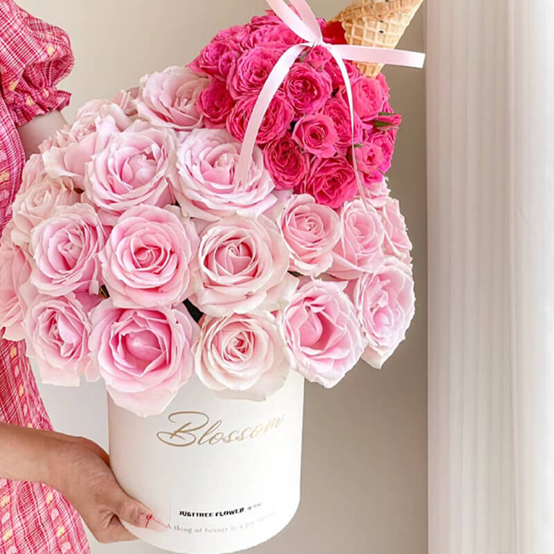 round boxes for flowers