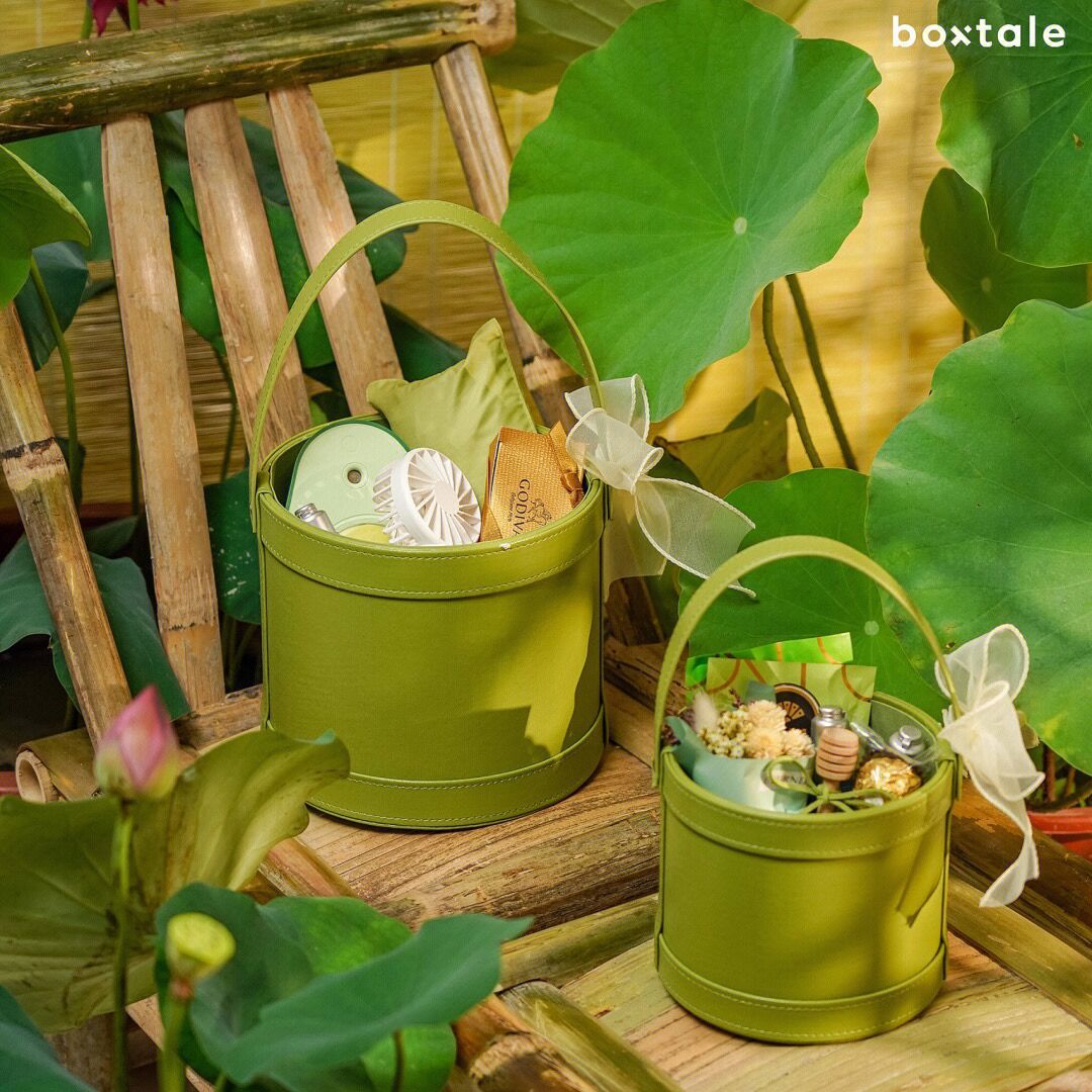 Green round gift box