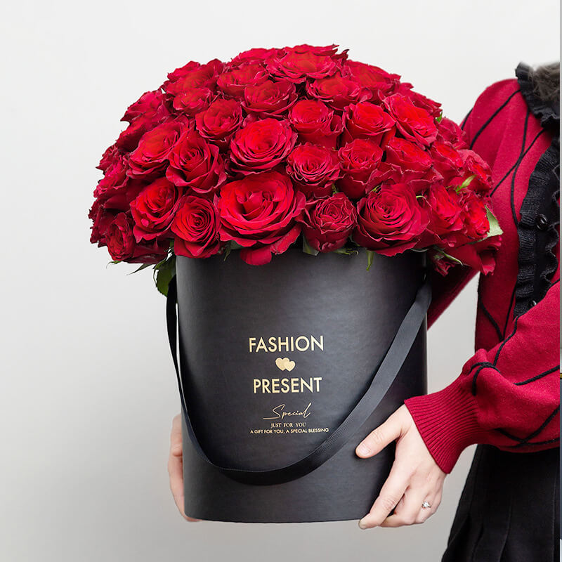 black round gift boxes