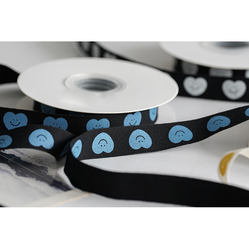 making flowers out of ribbon