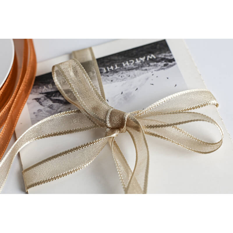 make a bow with ribbon