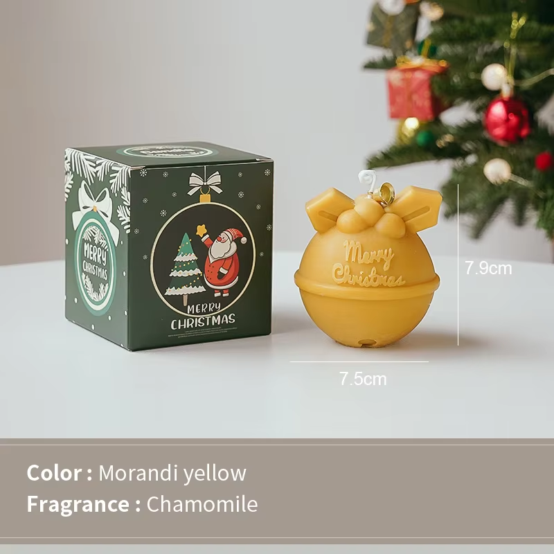 Velas con campanillas navideñas