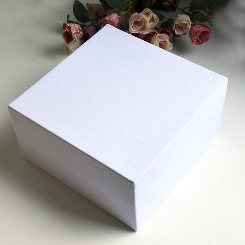 White round box 