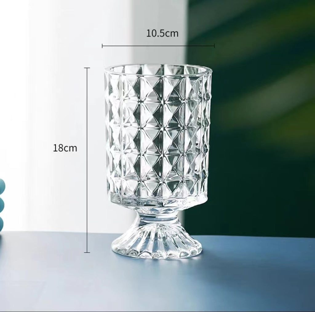 round glass vase