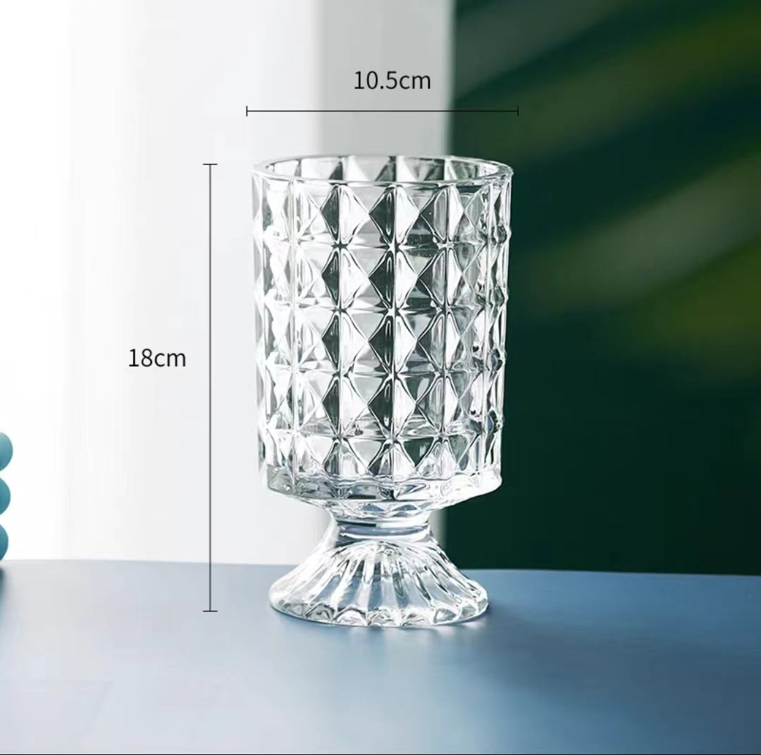round glass vase