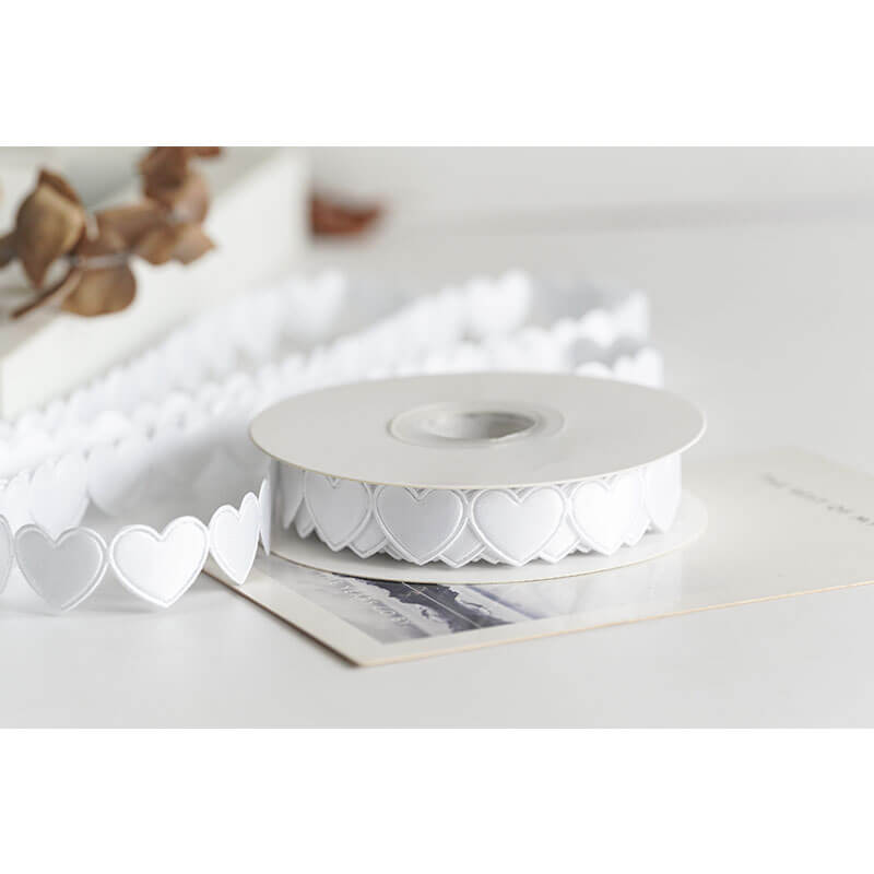 tie ribbon on gift