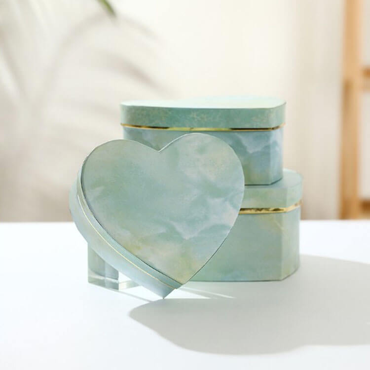 heart shaped box with lid